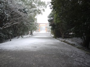 Best of luck: Usa shrine reached by long entrance paths, looks especially pretty in a snowstorm
